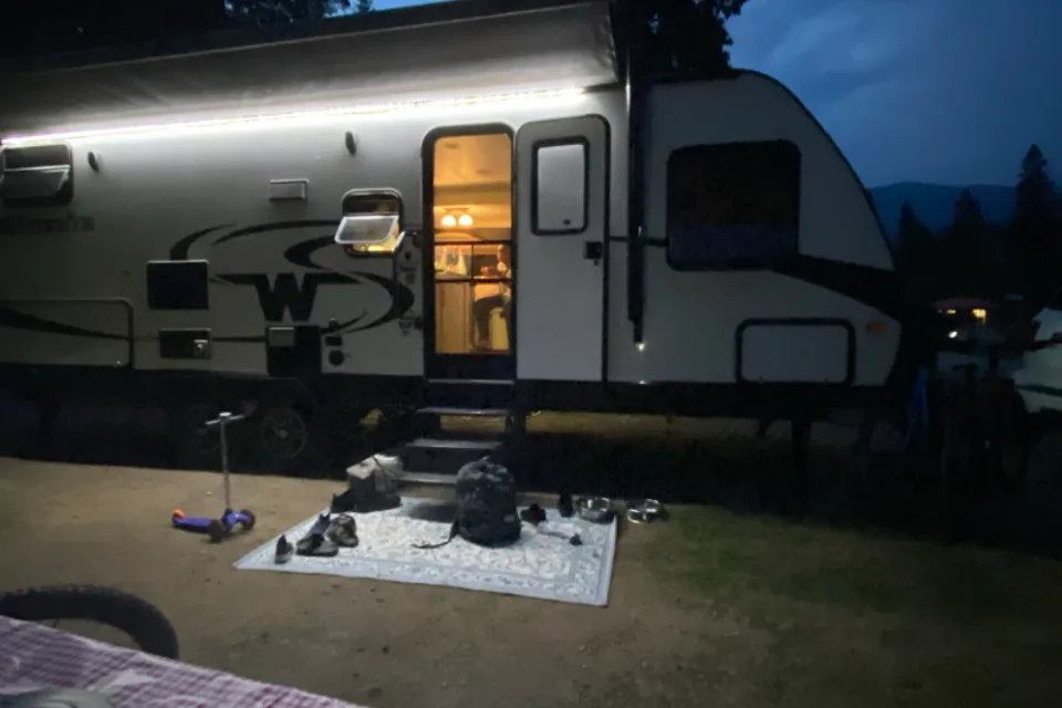 Winnebago Minnie Winnie 24ft Trailer w/bunks and queen
