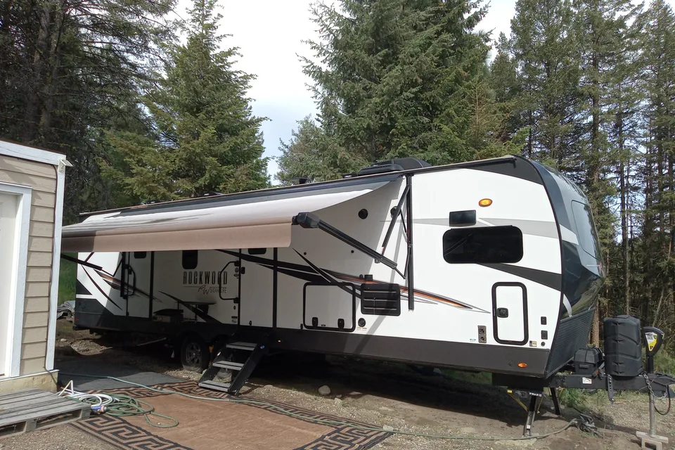 Gordon's Summer Fun Forest River Rockwood Signature model 8335SB Travel Trailer