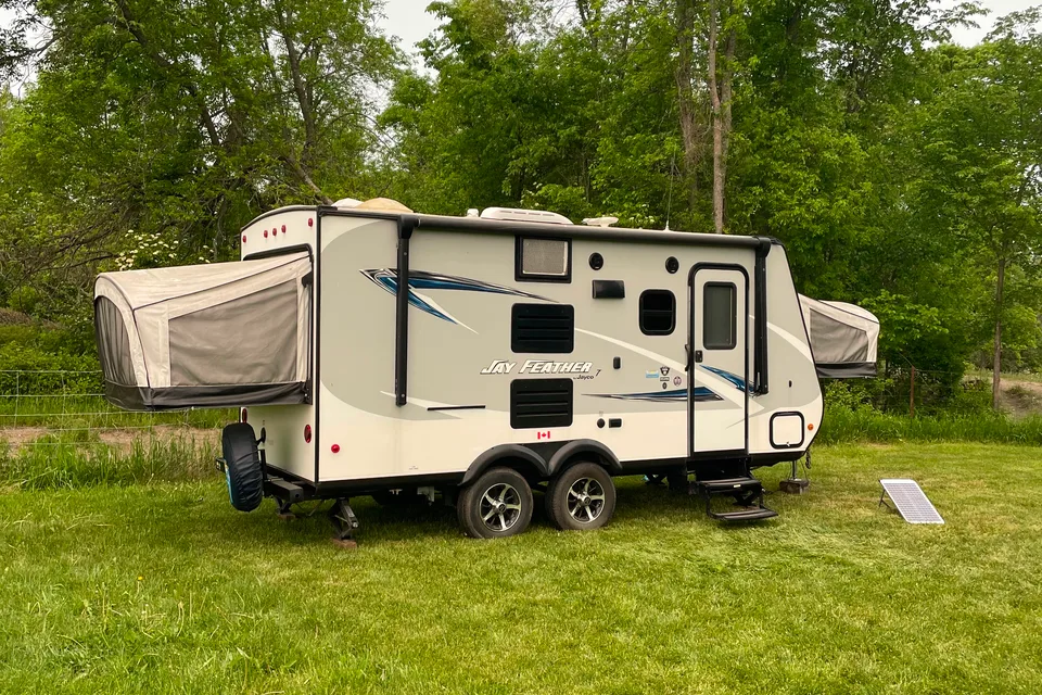 Sarah and Chris's Jayco 17FXD Hybrid