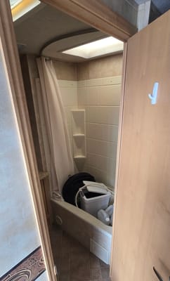 Neil's Starcraft M-24QB Travel Trailer