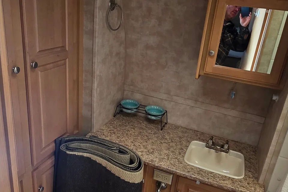 Neil's Starcraft M-24QB Travel Trailer