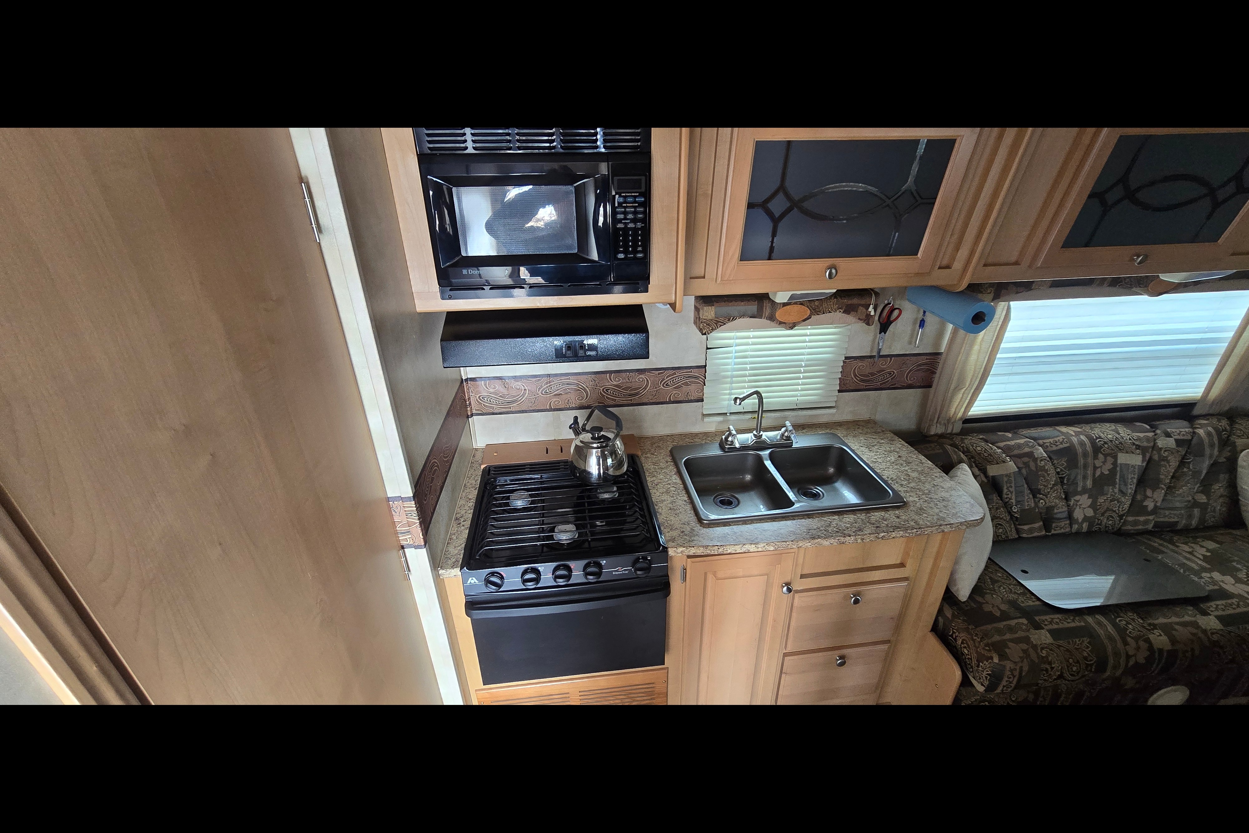 Neil's Starcraft M-24QB Travel Trailer