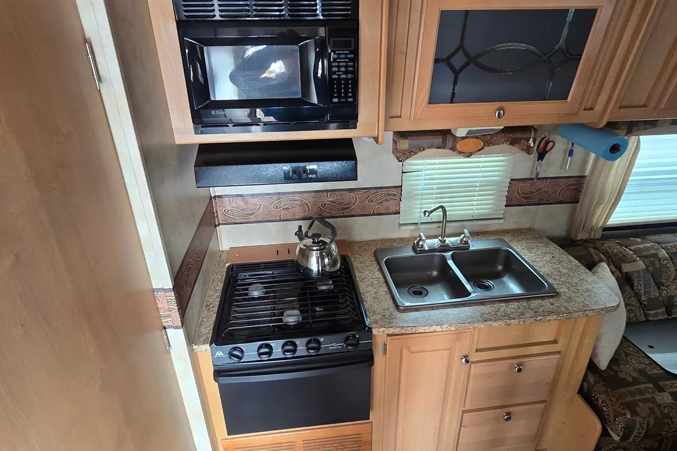 Neil's Starcraft M-24QB Travel Trailer