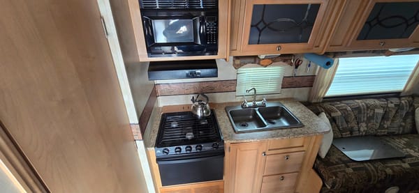 Neil's Starcraft M-24QB Travel Trailer