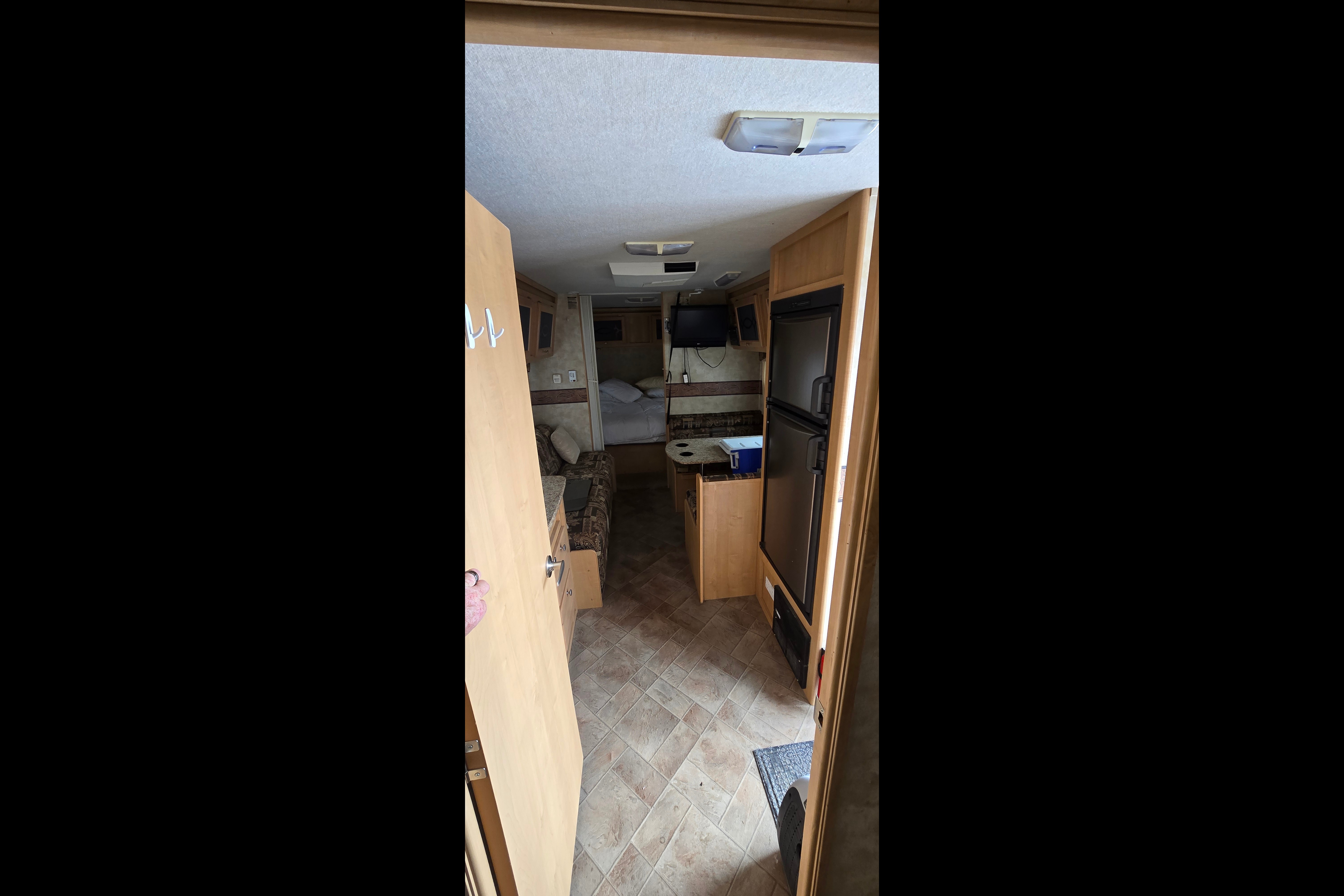 Neil's Starcraft M-24QB Travel Trailer