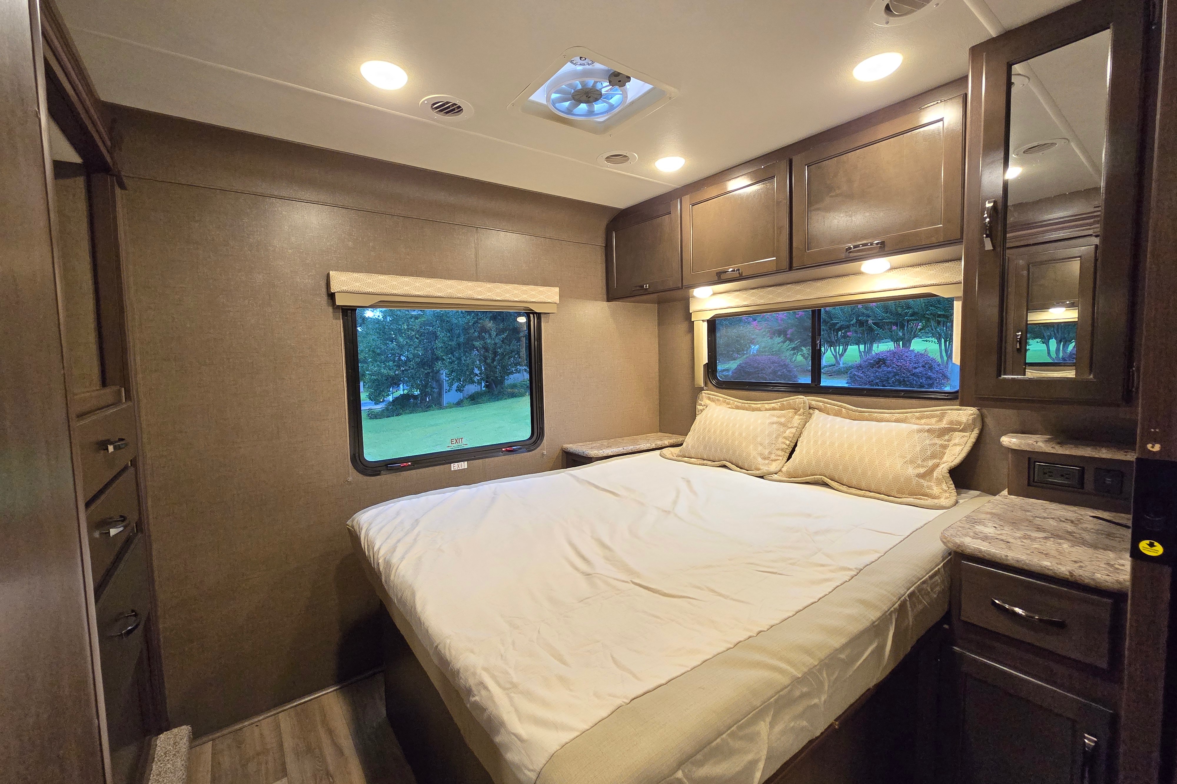 Thor Motor Coach Freedom Elite 30FE Bunkhous