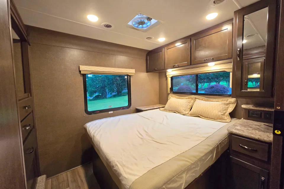 Thor Motor Coach Freedom Elite 30FE Bunkhous