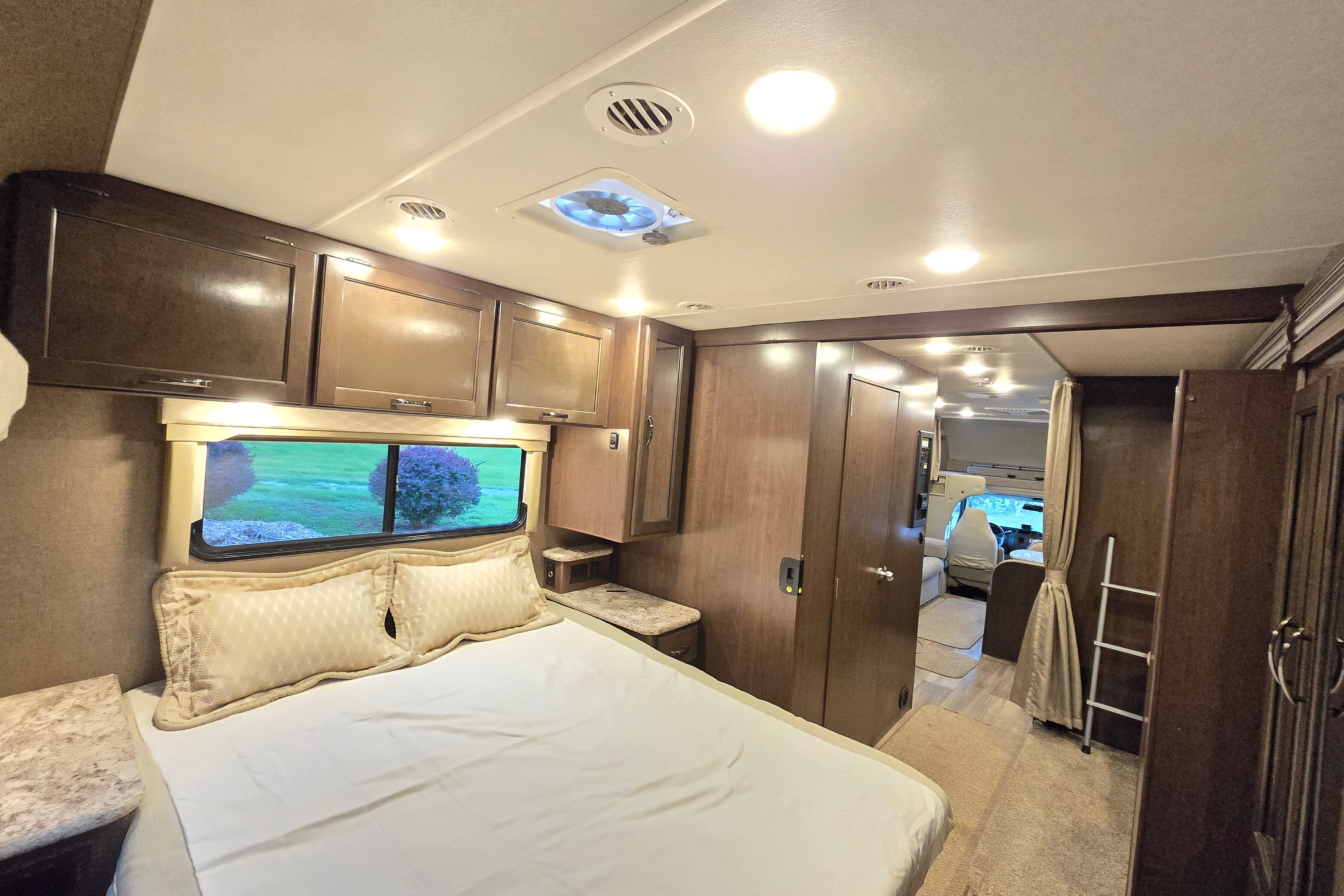 Thor Motor Coach Freedom Elite 30FE Bunkhous