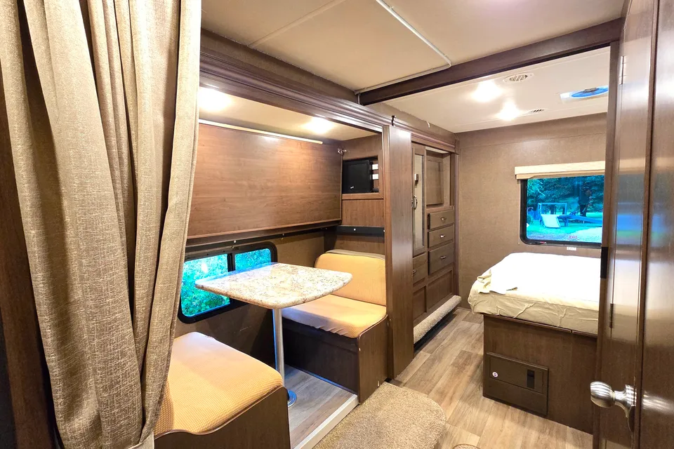 Thor Motor Coach Freedom Elite 30FE Bunkhous