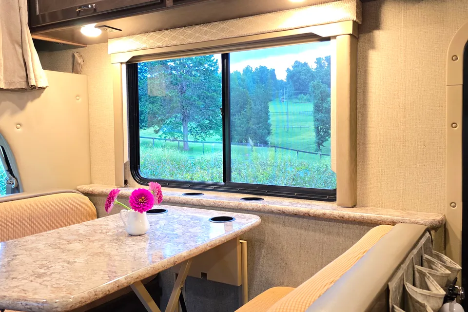 Thor Motor Coach Freedom Elite 30FE Bunkhous
