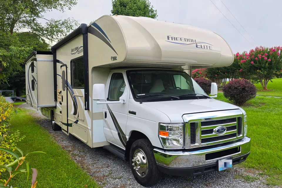 Thor Motor Coach Freedom Elite 30FE Bunkhous