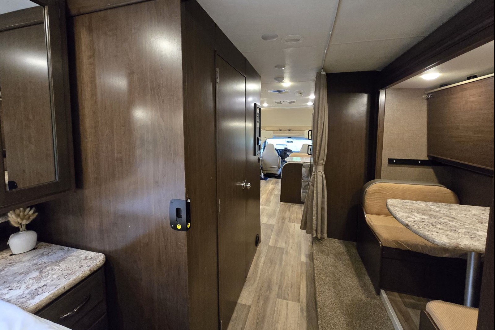 Thor Motor Coach Freedom Elite 30FE Bunkhous