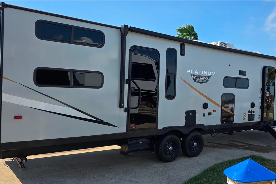 Platinum Forest River Wildwind Travel Trailer