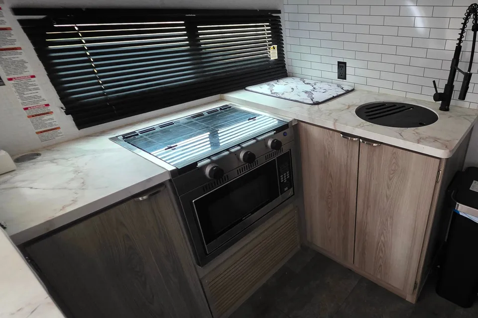 Platinum Forest River Wildwind Travel Trailer