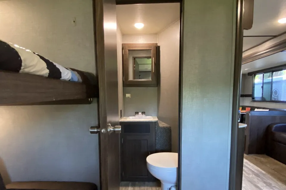 Large 2 slide, 1.5 bathroom bumper pull