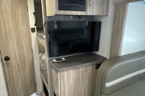 Conrad's Winnebago 2306 bhs  Fifth Wheel