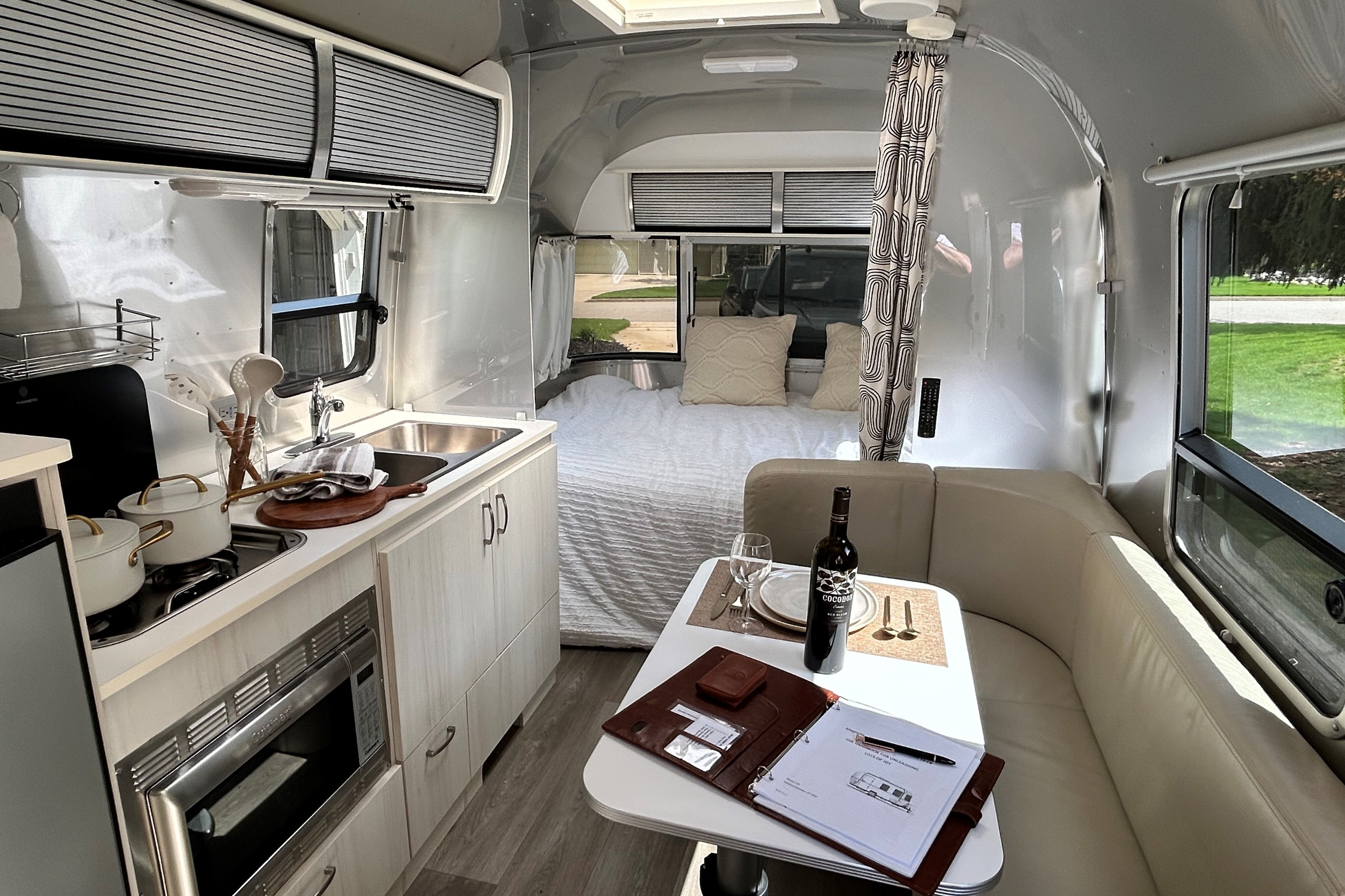 Magnolia 2 Airstream 22ft Bambi Sport **FULLY LOADED**