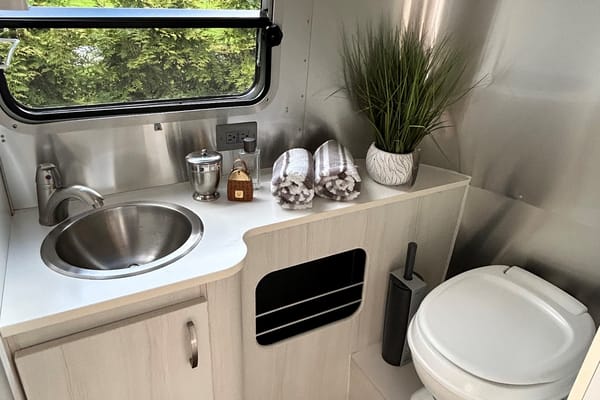 Magnolia 2 Airstream 22ft Bambi Sport **FULLY LOADED**