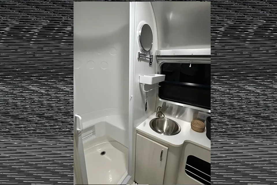 Magnolia 2 Airstream 22ft Bambi Sport **FULLY LOADED**