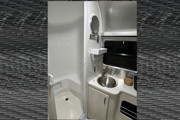 Magnolia 2 Airstream 22ft Bambi Sport **FULLY LOADED**