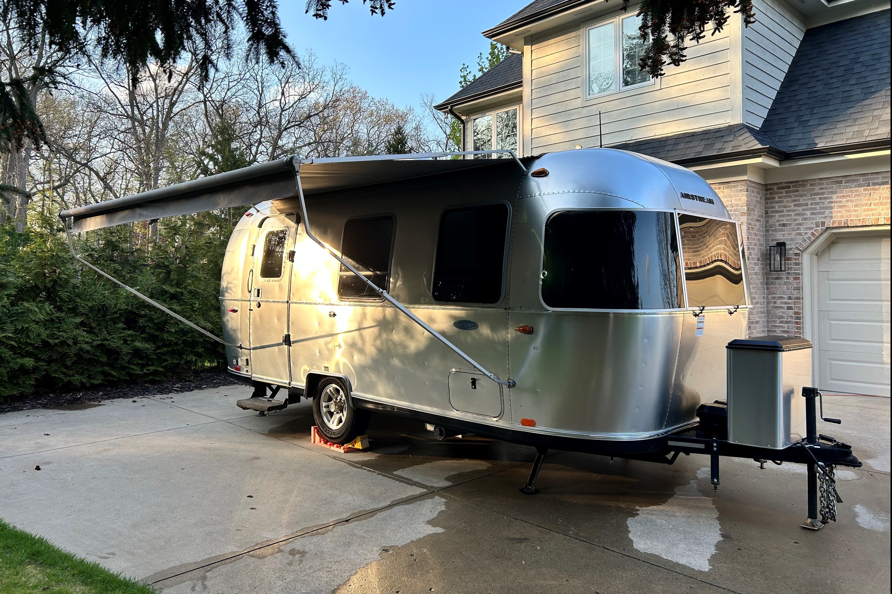 Magnolia 2 Airstream 22ft Bambi Sport **FULLY LOADED**