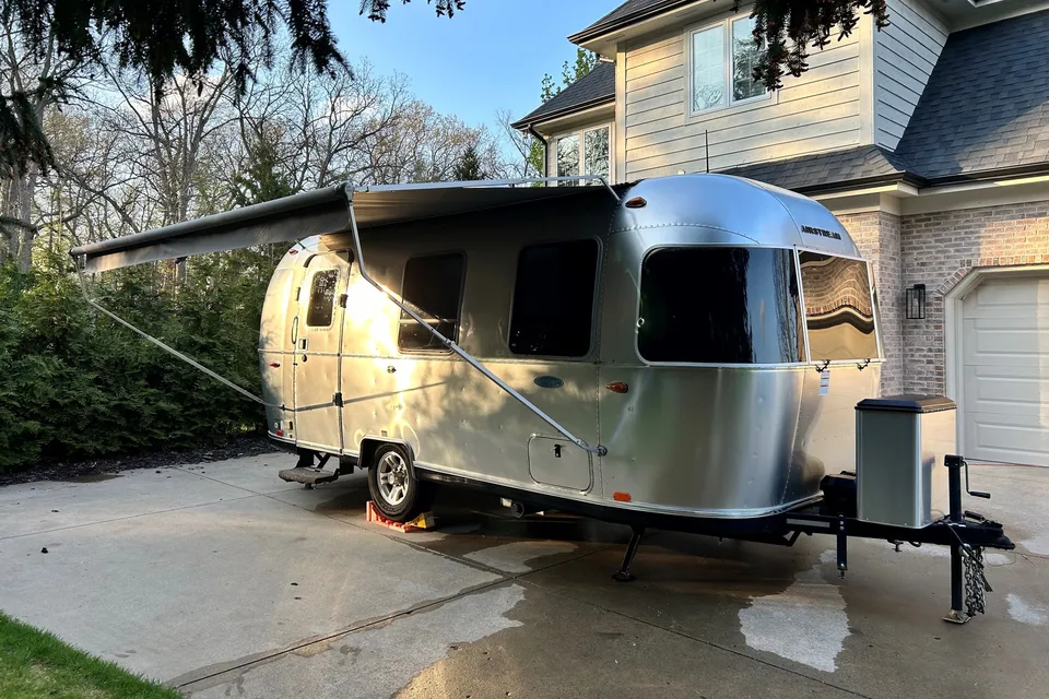Magnolia 2 Airstream 22ft Bambi Sport **FULLY LOADED**