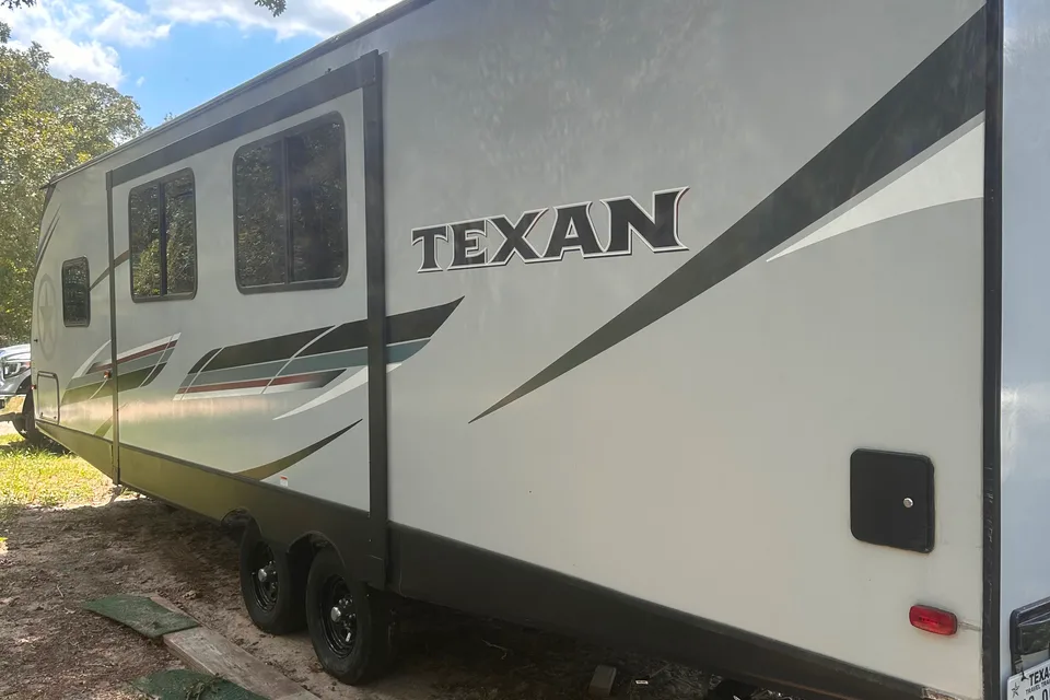 Jake's Crossroads Texan rb29 Travel Trailer