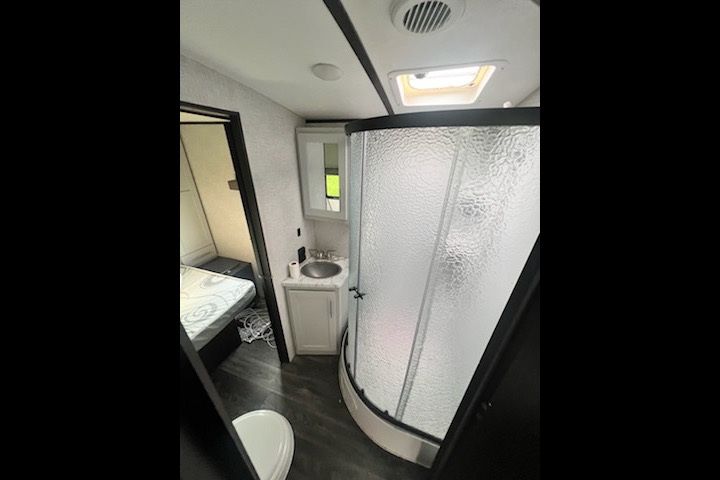 2021 Keystone Bullet 330BHS TT, Sleeps up to 10!