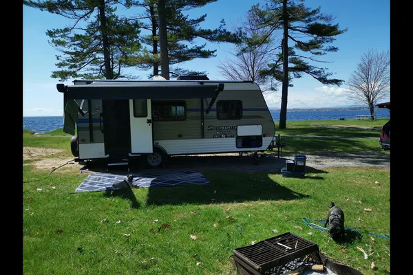 Roulotte familiale 4 pers – Lit queen + 2 enfants – Prête à camper