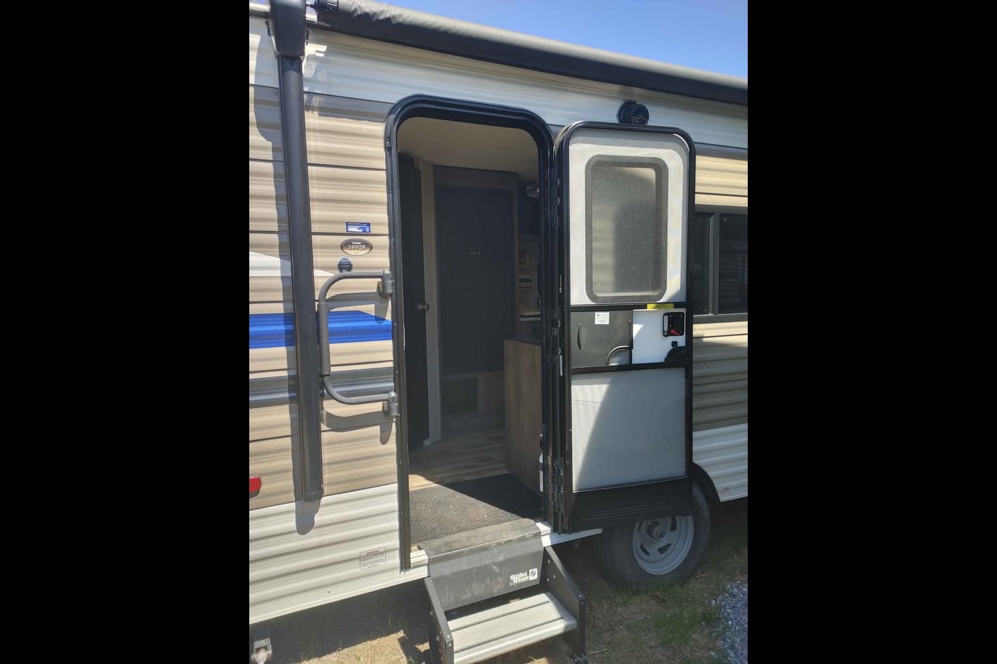 Roulotte familiale 4 pers – Lit queen + 2 enfants – Prête à camper