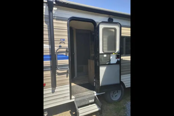 Roulotte familiale 4 pers – Lit queen + 2 enfants – Prête à camper