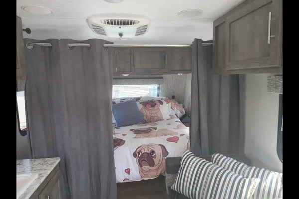 Roulotte familiale 4 pers – Lit queen + 2 enfants – Prête à camper