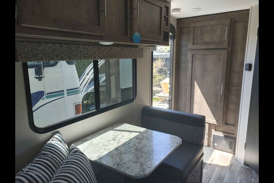 Roulotte familiale 4 pers – Lit queen + 2 enfants – Prête à camper