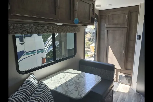 Roulotte familiale 4 pers – Lit queen + 2 enfants – Prête à camper
