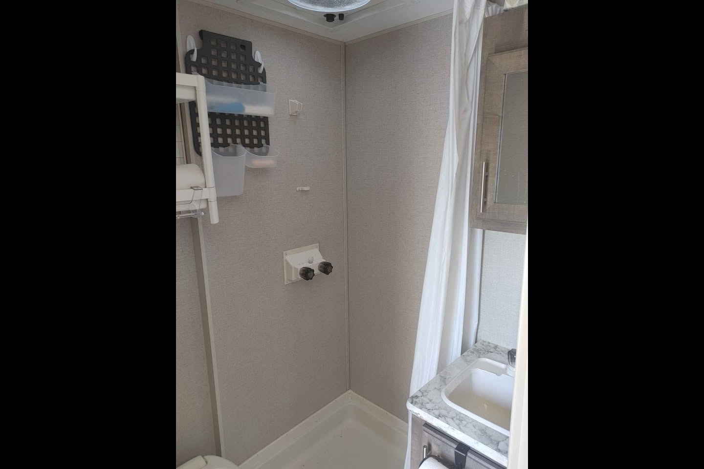 Roulotte familiale 4 pers – Lit queen + 2 enfants – Prête à camper
