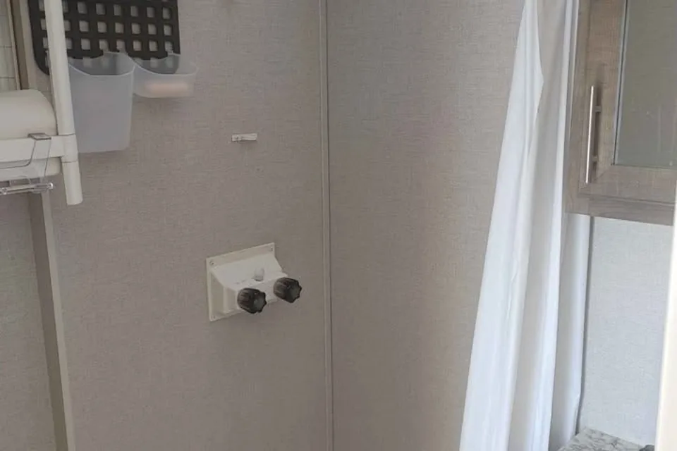 Roulotte familiale 4 pers – Lit queen + 2 enfants – Prête à camper