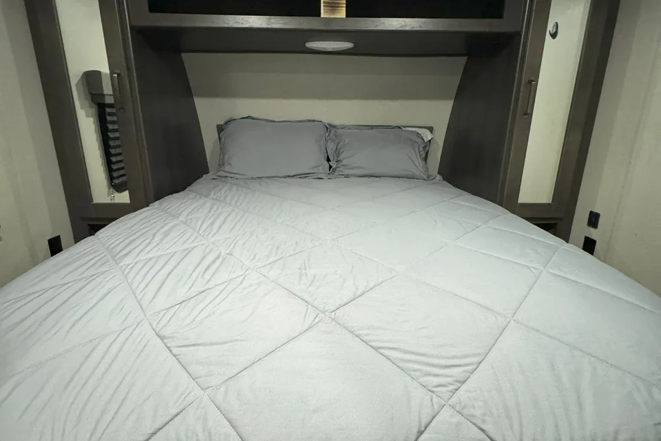 Spacious Grand Design Bunkhouse with Master Suite