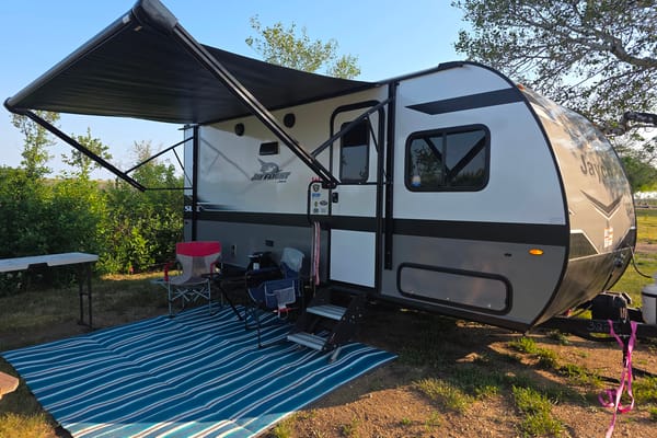 Cami's Camper pet Friendly! RV
