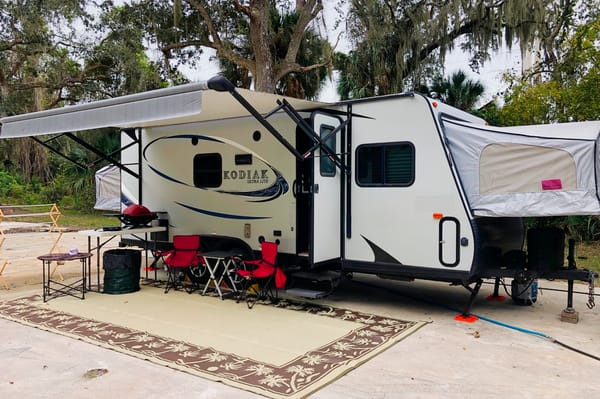 “KODY” Kodiak Dutchmen RV Kodiak Ultra-Lite Hybrid