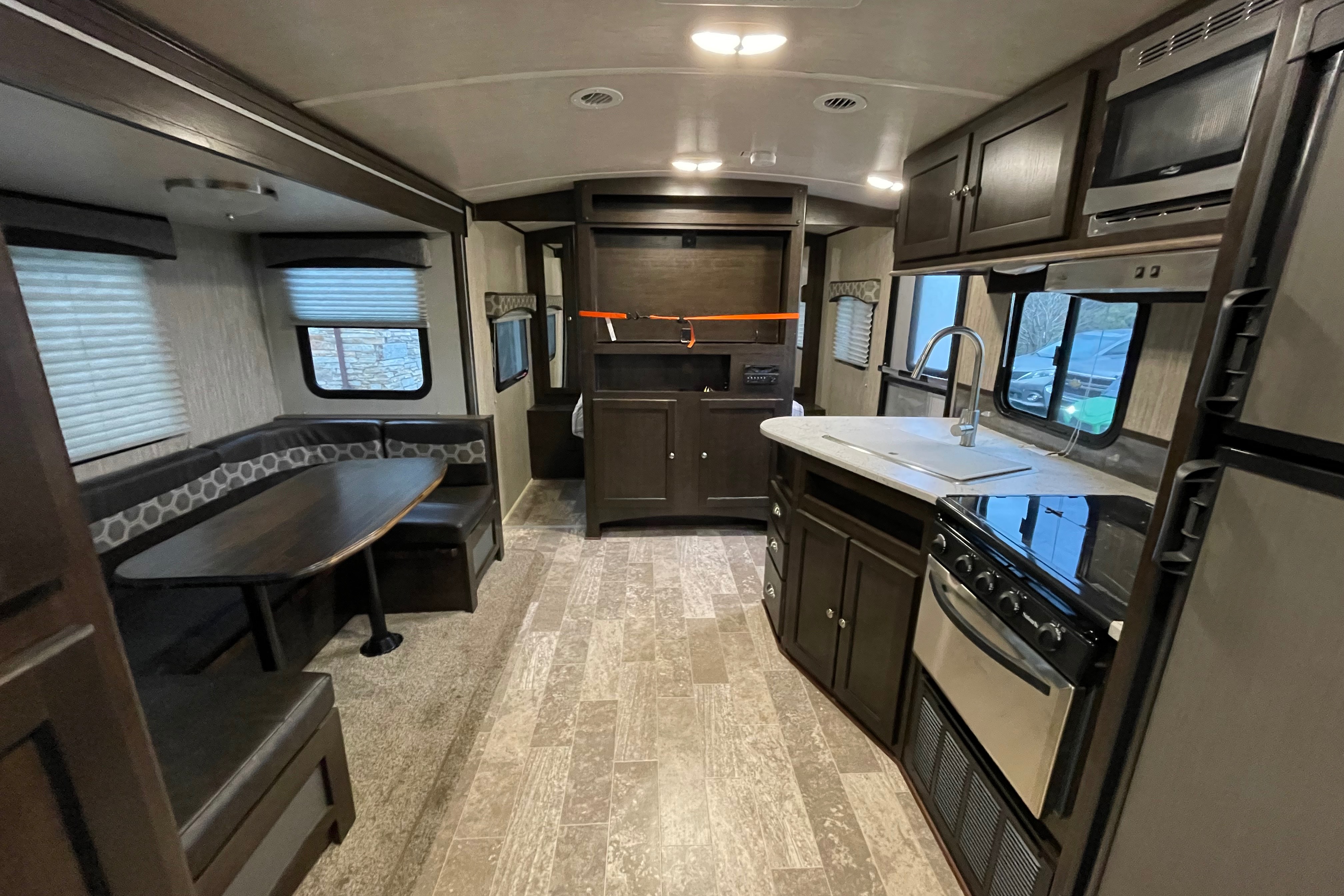 Spacious Clean 27.7' Travel Trailer w/ slide-out