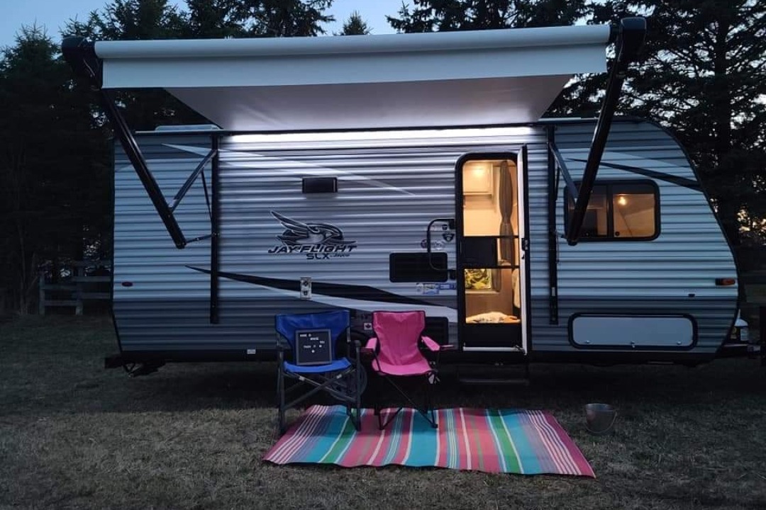Lesley and Sarah's Jayco Flight SLX7 174bh Travel Trailer (Aka Betty)