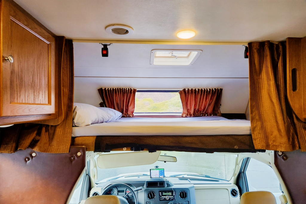 Comfy & Clean Coachmen Leprechaun