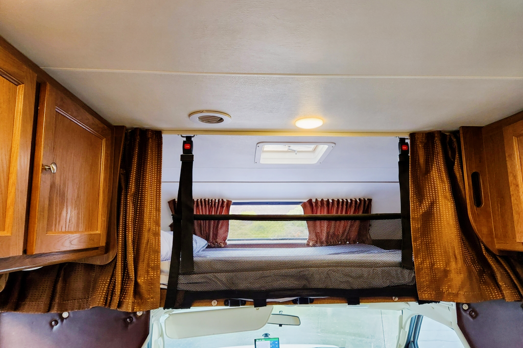 Comfy & Clean Coachmen Leprechaun