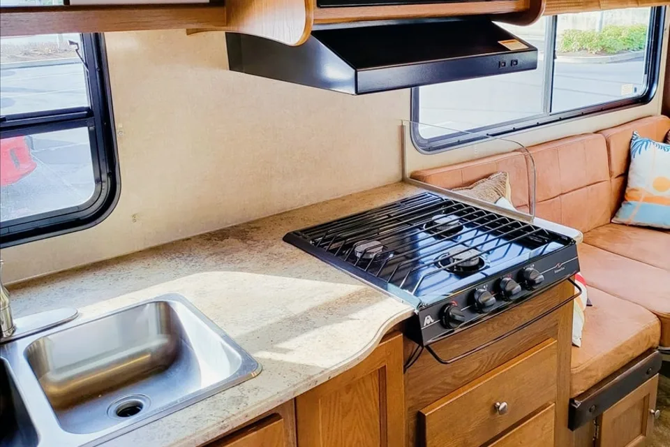 Comfy & Clean Coachmen Leprechaun