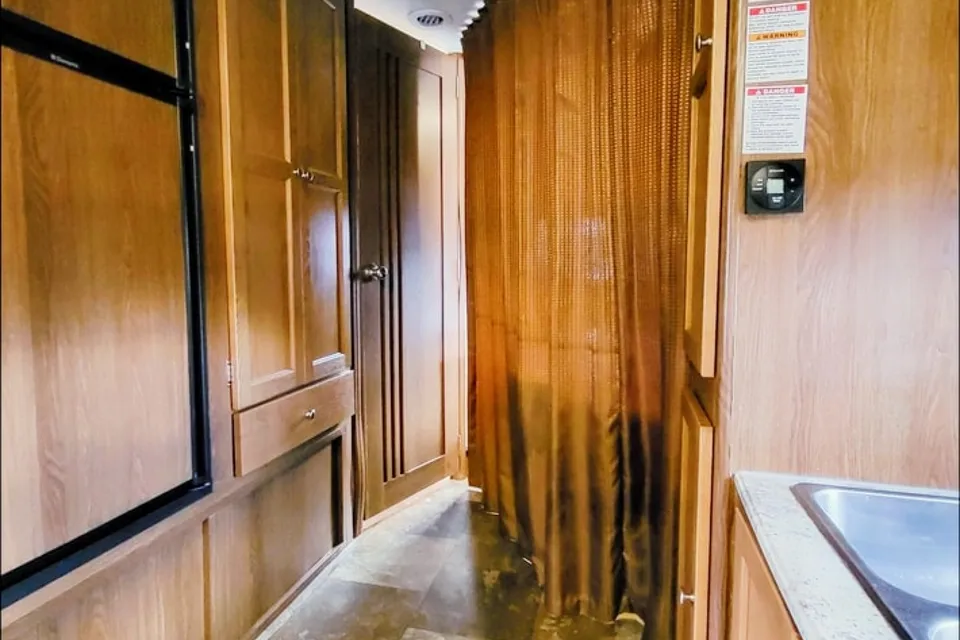 Comfy & Clean Coachmen Leprechaun