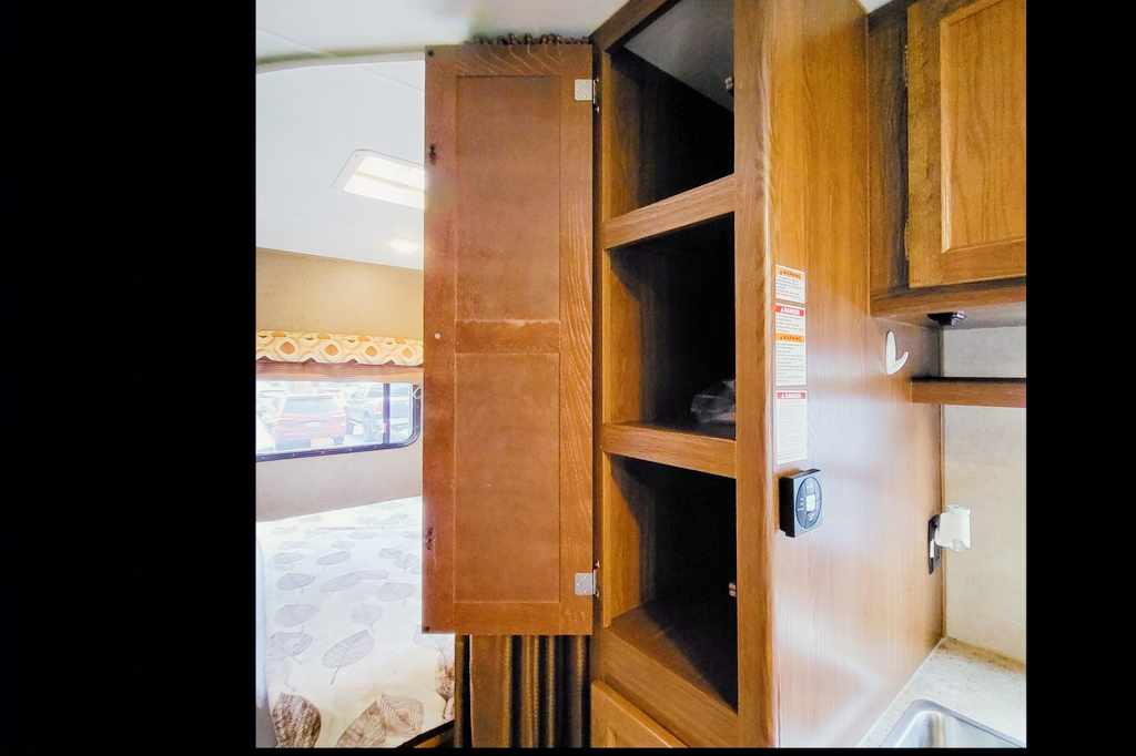 Comfy & Clean Coachmen Leprechaun