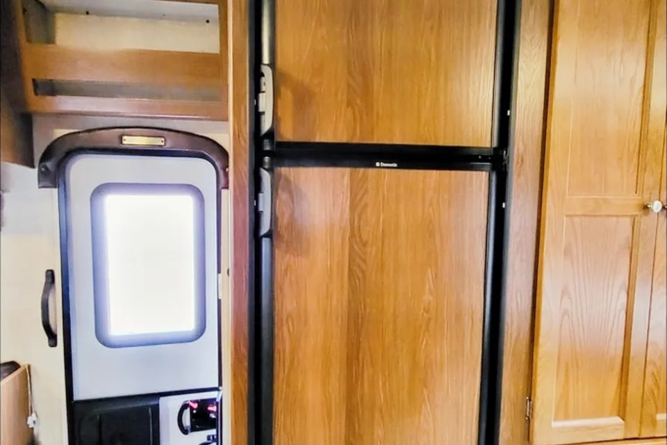 Comfy & Clean Coachmen Leprechaun