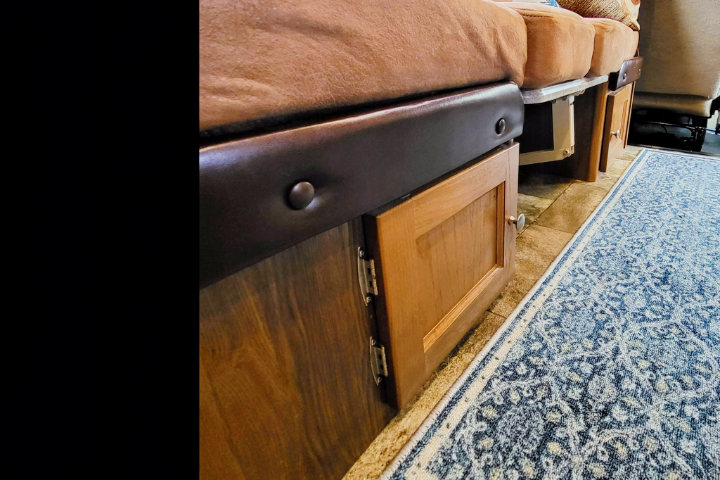 Comfy & Clean Coachmen Leprechaun