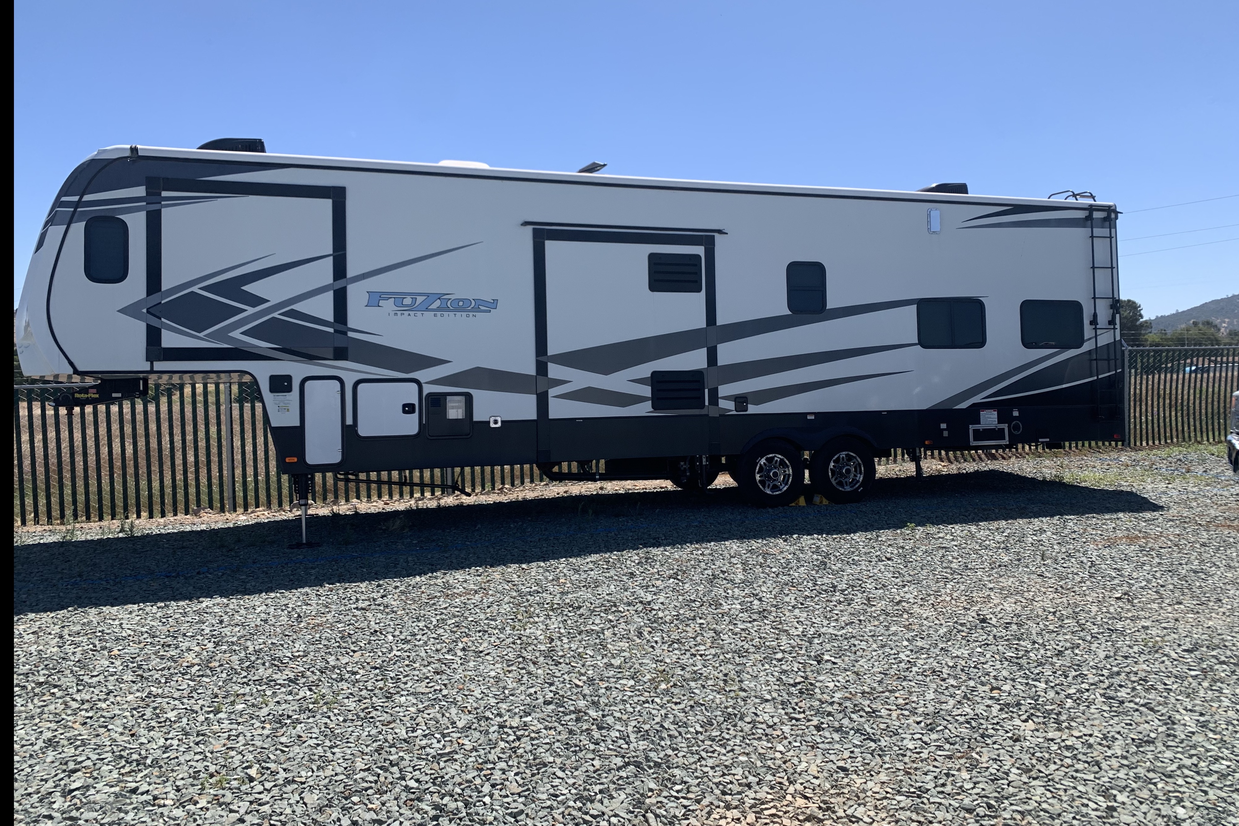 Ramiro's Keystone Impact Fuzion 267 Toy Hauler