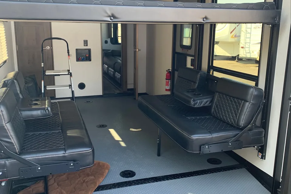 Ramiro's Keystone Impact Fuzion 267 Toy Hauler